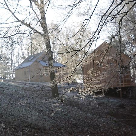 Les Cabanes Des Pierreux Hotel Gesves Esterno foto